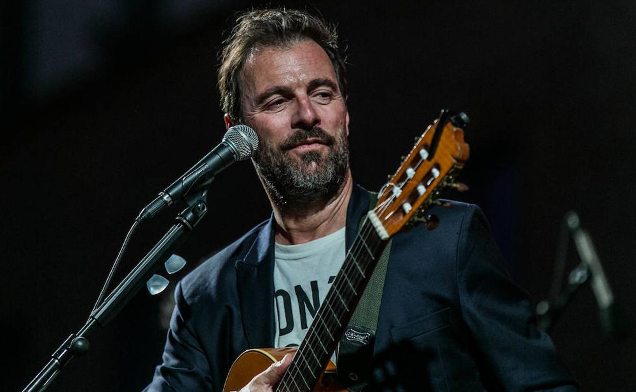 Kevin Johansen liberó un tremendo concierto con más de una hora y media