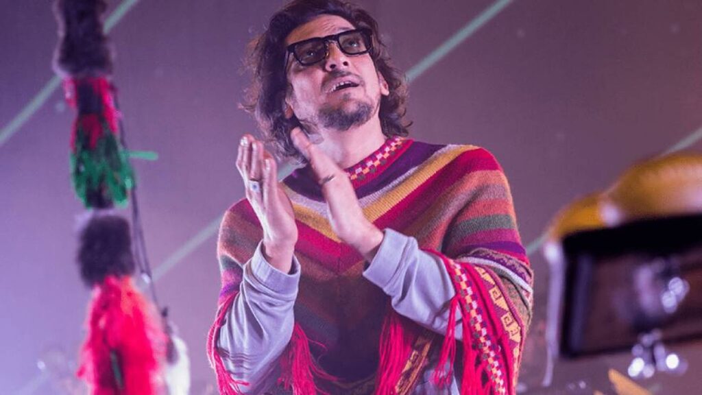 León Larregui anuncia disco, pero juega al misterio: "Quizás sea el último"