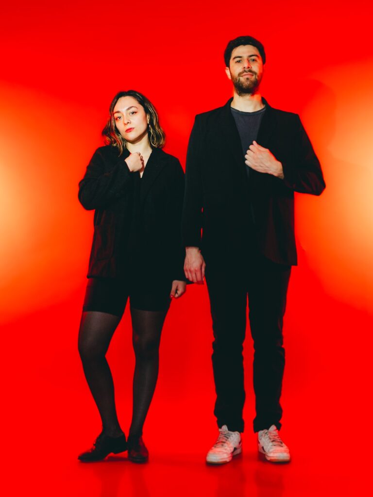 Vale Castillo invitó a Pau a desafiar a las adversidades en “lo que prometí”, su nuevo single