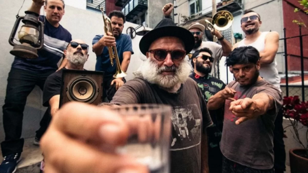 Chico Trujillo celebra 25 años de cumbia en el Salón Los Ángeles