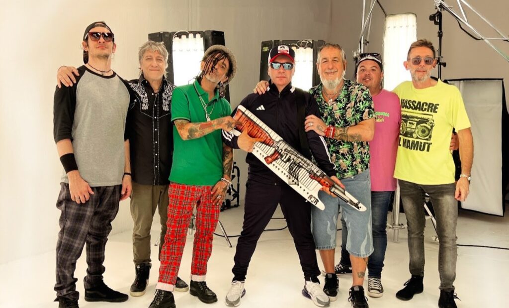 Clásico renovado: Kapanga y Damas gratis lanzan nueva versión de "El mono relojero"